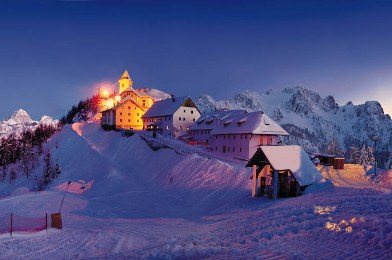Monte Lussari, sciare dentro a un sogno a forma di Presepe